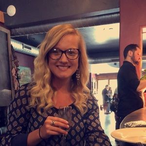 Meet your Posher, Elizabeth